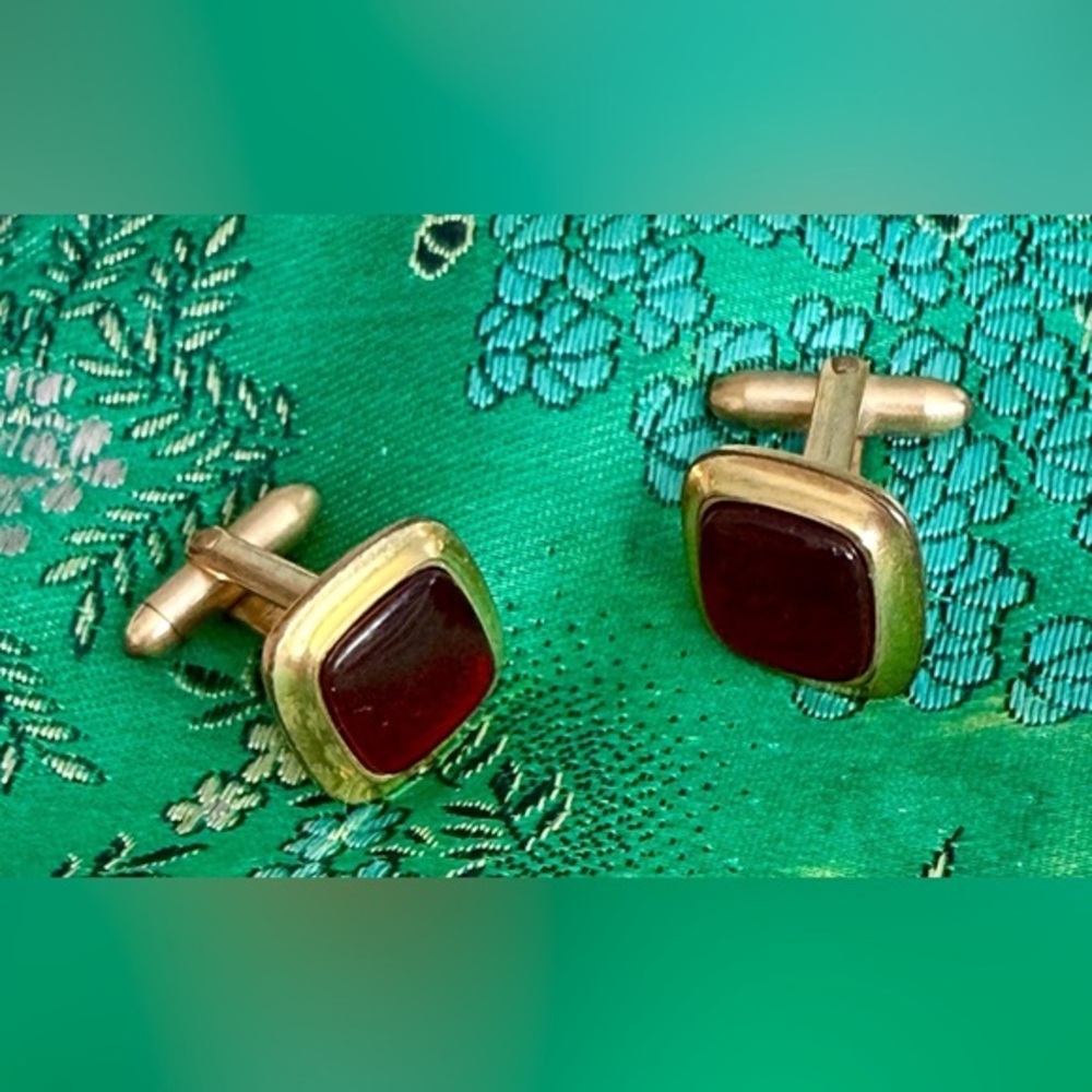 Vintage cuff links 💚